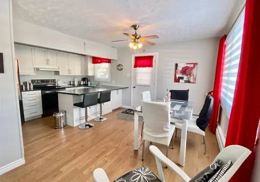 Triplex à vendre - 410-414 Rue Laurier, Asbestos, J1T 2H6