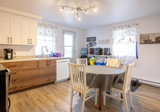 4-Plex à vendre - 1893 Av. Defond, Shawinigan, G9N 2T2