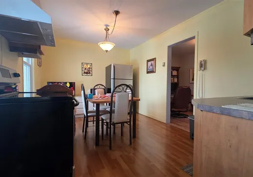 5-Plex à vendre - 541-549 5e Avenue, Shawinigan, G9T 2M5