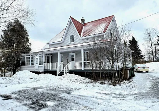 Duplex à vendre - 813-815 Ch. Principal, Lac-Drolet, G0Y1C0