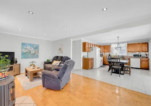 Triplex for Sale - 498-500 Rue Wilfrid, St-Hippolyte, J8A 1T7