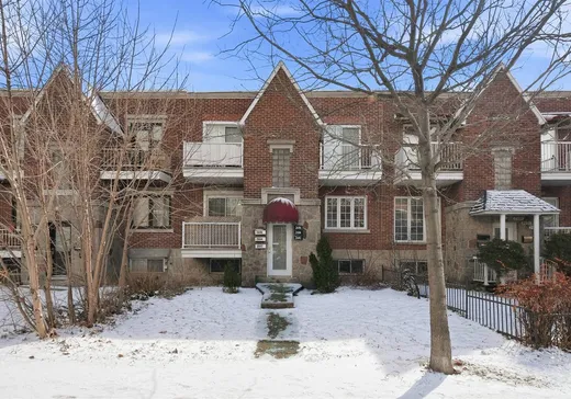 Triplex à vendre - 2682-2686 Rue Sherbrooke E., Montréal (Centreville), H2K1G4