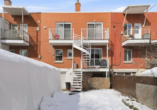Triplex à vendre - 2682-2686 Rue Sherbrooke E., Montréal (Centreville), H2K 1G4