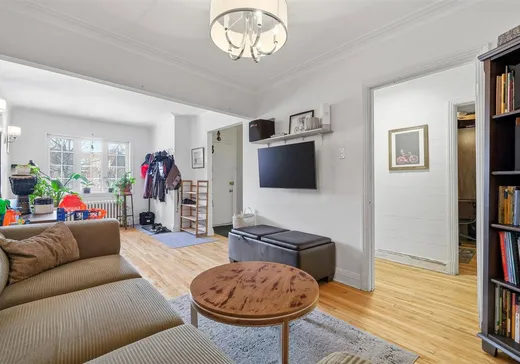 Triplex à vendre - 2682-2686 Rue Sherbrooke E., Montréal (Centreville), H2K 1G4