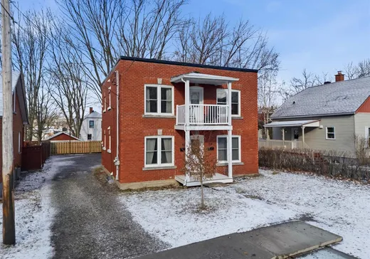 Duplex à vendre - 137-139 10e Avenue S., Sherbrooke, J1G 2R6