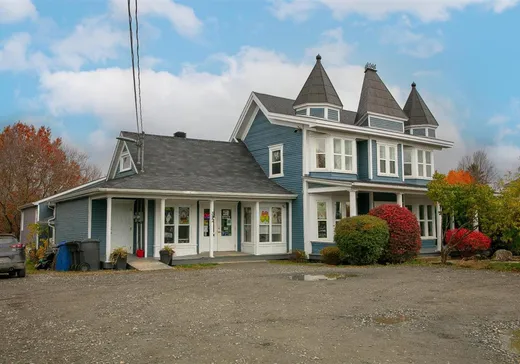 Duplex à vendre - 392-394 Rue St-Jacques S., Coaticook, J1A2N9