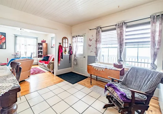 Triplex à vendre - 394-398 Rue Sherbrooke, Magog, J1X 2S1