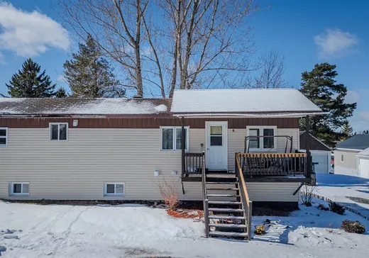 Duplex à vendre - 472-472A Rue Principale, Saint-Robert-Bellarmin, G0M2E0