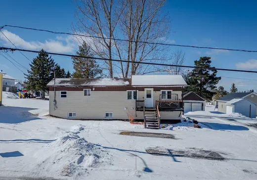 Duplex à vendre - 472-472A Rue Principale, Saint-Robert-Bellarmin, G0M 2E0