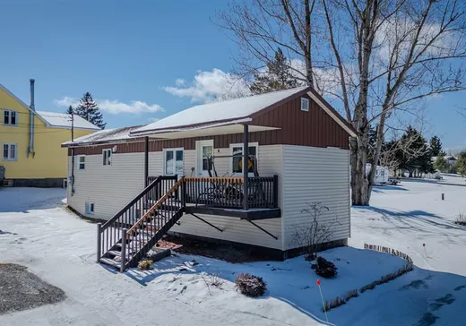 Duplex à vendre - 472-472A Rue Principale, Saint-Robert-Bellarmin, G0M 2E0