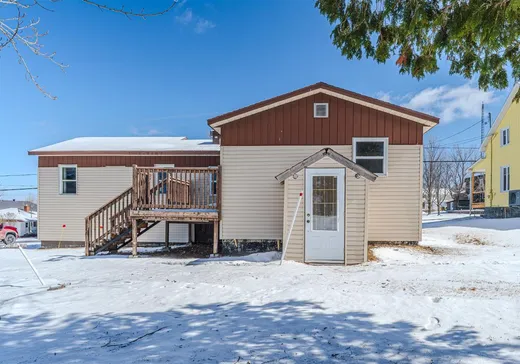 Duplex à vendre - 472-472A Rue Principale, Saint-Robert-Bellarmin, G0M 2E0