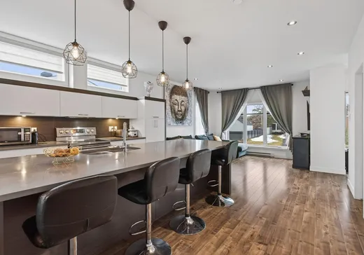 Duplex à vendre - 3987 - 3989 Rue Paré, St-Hubert, J3Y 4S5