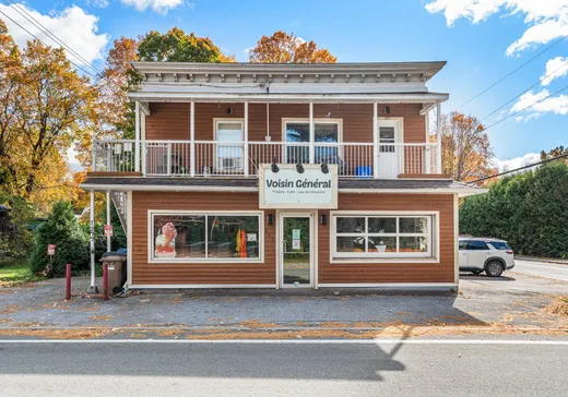 4-Plex à vendre - 275-277 Av. des Érables, Brigham, J2K 4C8