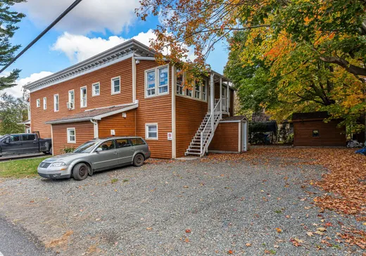 4-Plex à vendre - 275-277 Av. des Érables, Brigham, J2K 4C8