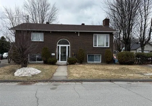 Triplex à vendre - 144 Rue Napoléon, Salaberry-de-Valleyfield, J6T4V4