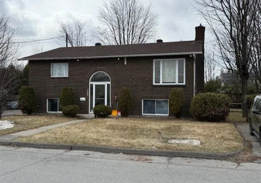 Triplex à vendre - 144 Rue Napoléon, Salaberry-de-Valleyfield, J6T 4V4