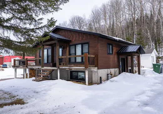 Duplex à vendre - 150 Route Pierre-Neveu, Mont-Laurier, J9L 3G5