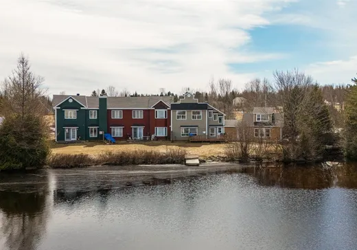 4-Plex à vendre - 971-973 Ch. du Domaine-du-Pinacle, Coaticook, J1A 2S4