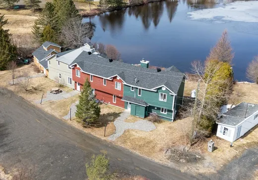 4-Plex à vendre - 971-973 Ch. du Domaine-du-Pinacle, Coaticook, J1A 2S4