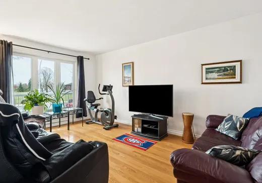 Triplex à vendre - 321-323 Rue Benoit E., Longueuil, J4J 2N8