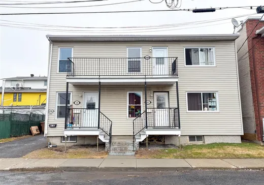 Triplex for Sale - 420-422 Rue St-Claude, Drummondville, J2B 1W8