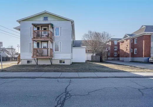 Duplex à vendre - 302-304 Rue Cartier, Magog, J1X 1X6