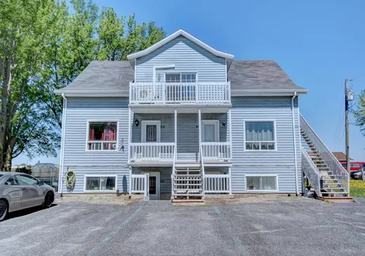 5-Plex for Sale - 312-320 5e Avenue, Sainte-Hélène-de-Bagot, J0H 1M0