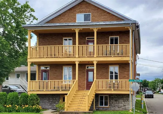 Duplex à vendre - 2139-2141 Av. Royale, Ville de Québec, G1C 1N7