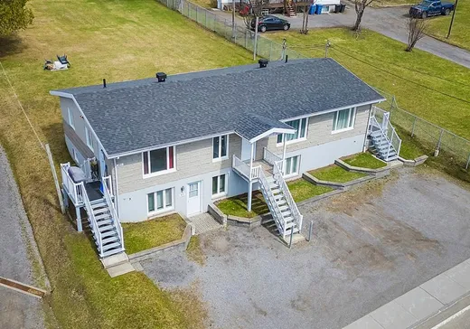 Triplex à vendre - 457 Av. Ste-Brigitte, Sainte-Brigitte-de-Laval, G0A 3K0