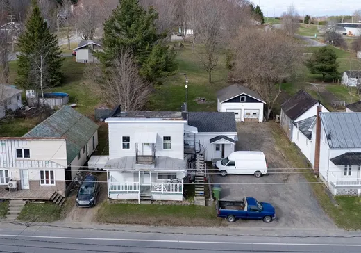 Duplex à vendre - 6049-6051 Rue Principale, Saint-Félix-de-Kingsey, J0B2T0