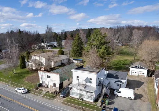Duplex à vendre - 6049-6051 Rue Principale, Saint-Félix-de-Kingsey, J0B 2T0