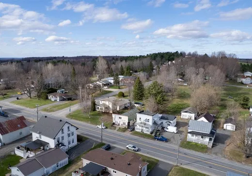 Duplex à vendre - 6049-6051 Rue Principale, Saint-Félix-de-Kingsey, J0B 2T0