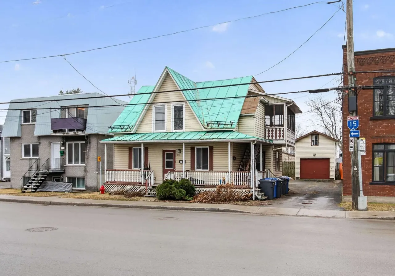 180-184 Rue Latour — photo 1