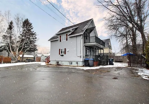 Duplex à vendre - 523-525 Av. Leclerc, Dégelis, G5T 1H6