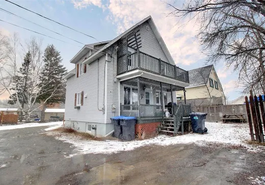 Duplex à vendre - 523-525 Av. Leclerc, Dégelis, G5T 1H6