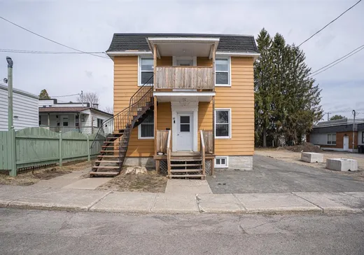 Duplex à vendre - 10-12 Rue St-Henri E., Sainte-Agathe-des-Monts, J8C1S9