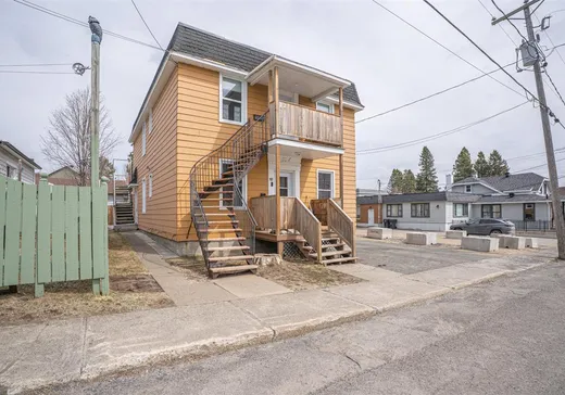 Duplex à vendre - 10-12 Rue St-Henri E., Sainte-Agathe-des-Monts, J8C 1S9