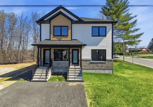 Duplex à vendre - 3598 Rue Maude-Abbott (3598-3600), Rock Forest-Saint-Élie-Deauville, J1N2Z3