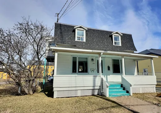 Duplex à vendre - 200 Av. D'Amours, Matane, G4W 2X7