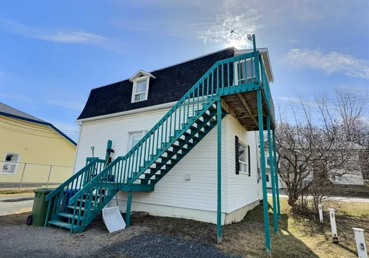 Duplex à vendre - 200 Av. D'Amours, Matane, G4W 2X7