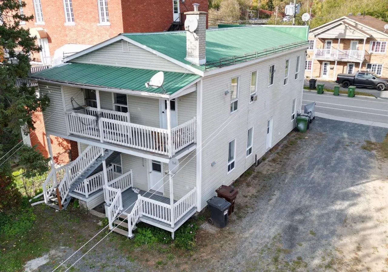 10-16 Rue St-Joseph — photo 1