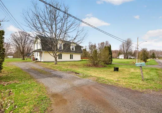 Duplex à vendre - 1130-1132 Rue Marc, Wickham, J0C 1S0