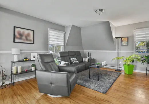 Triplex for Sale - 133 28e Avenue, Sainte-Marthe-sur-le-Lac, J0N 1P0