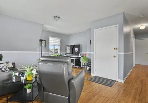 Triplex for Sale - 133 28e Avenue, Sainte-Marthe-sur-le-Lac, J0N 1P0
