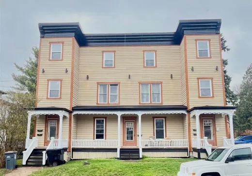 5-Plex à vendre - 37-41 Rue St-Antoine, Lévis, G6V5Y4