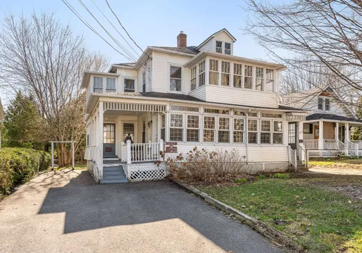 Duplex à vendre - 223-225 Rue James, Cowansville, J2K2L3