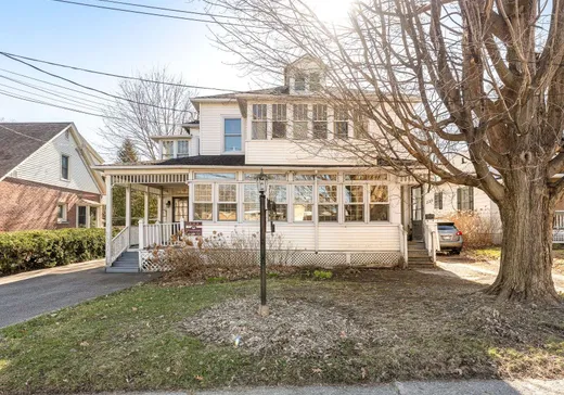 Duplex à vendre - 223-225 Rue James, Cowansville, J2K 2L3