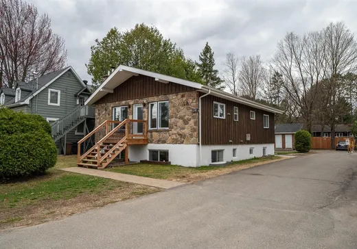 Duplex à vendre - 37-37B Av. St-Denis, Saint-Sauveur, J0R 1R4