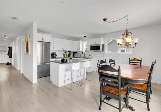 Duplex à vendre - 37-37B Av. St-Denis, Saint-Sauveur, J0R 1R4