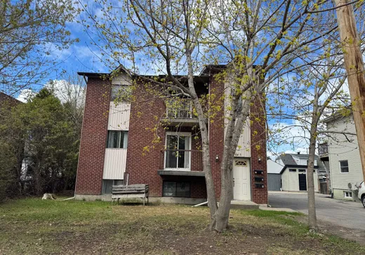 Triplex à vendre - 485 Rue Bédard, Lachute, J8H 1J8